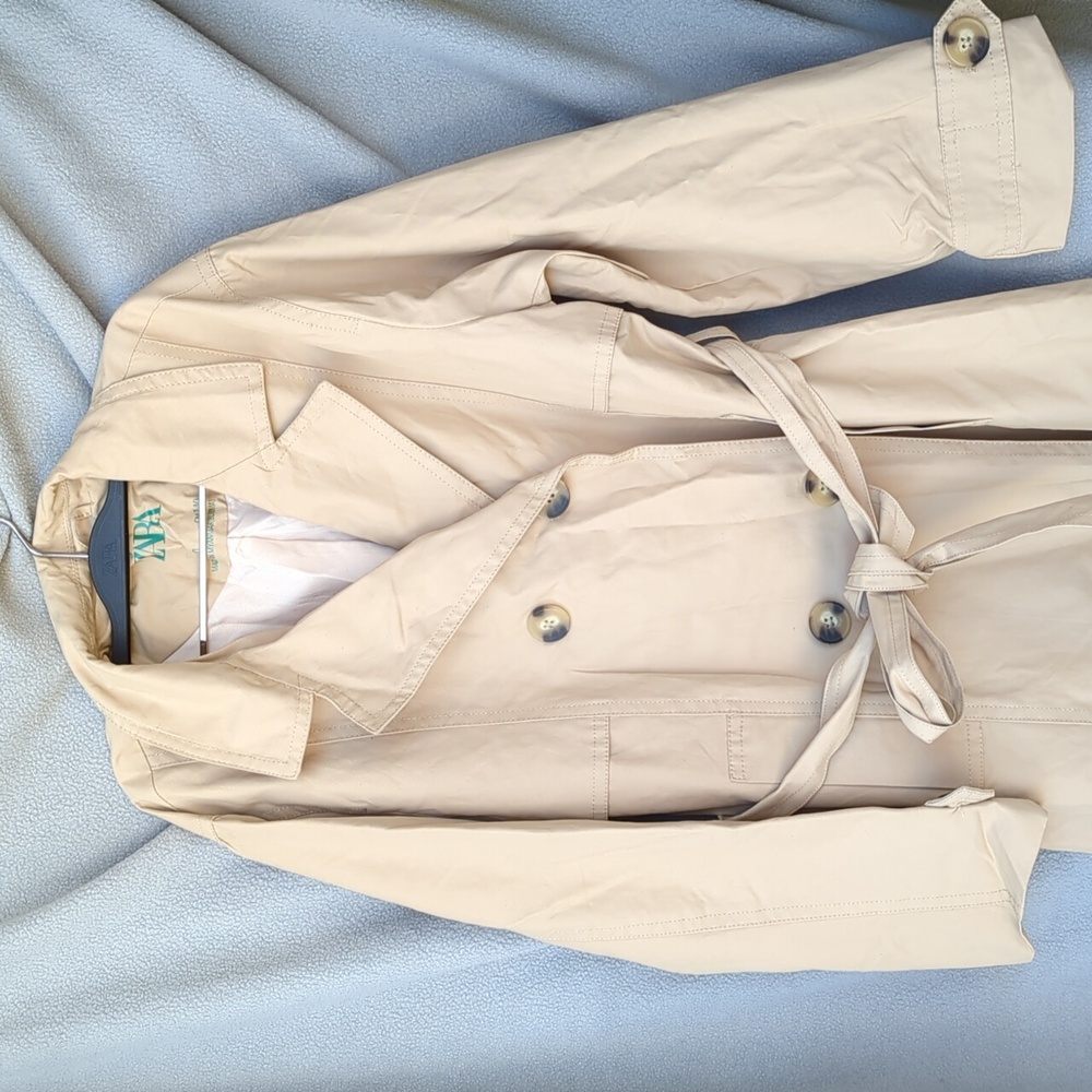 Zara Girls Basic Belted Trench coat size 10(140cm)